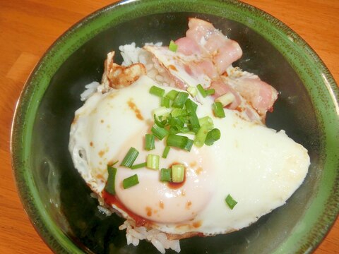 ベーコンエッグ丼